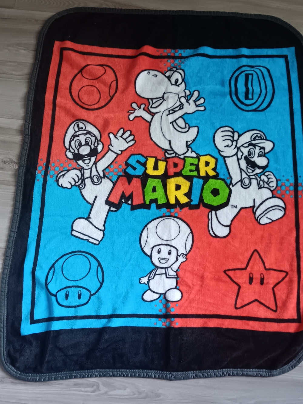 Nintendo Kids Plush Throw Blanket - Red & Blue